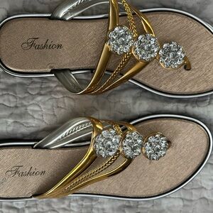 Gold and rhinestone flat salads NWT
